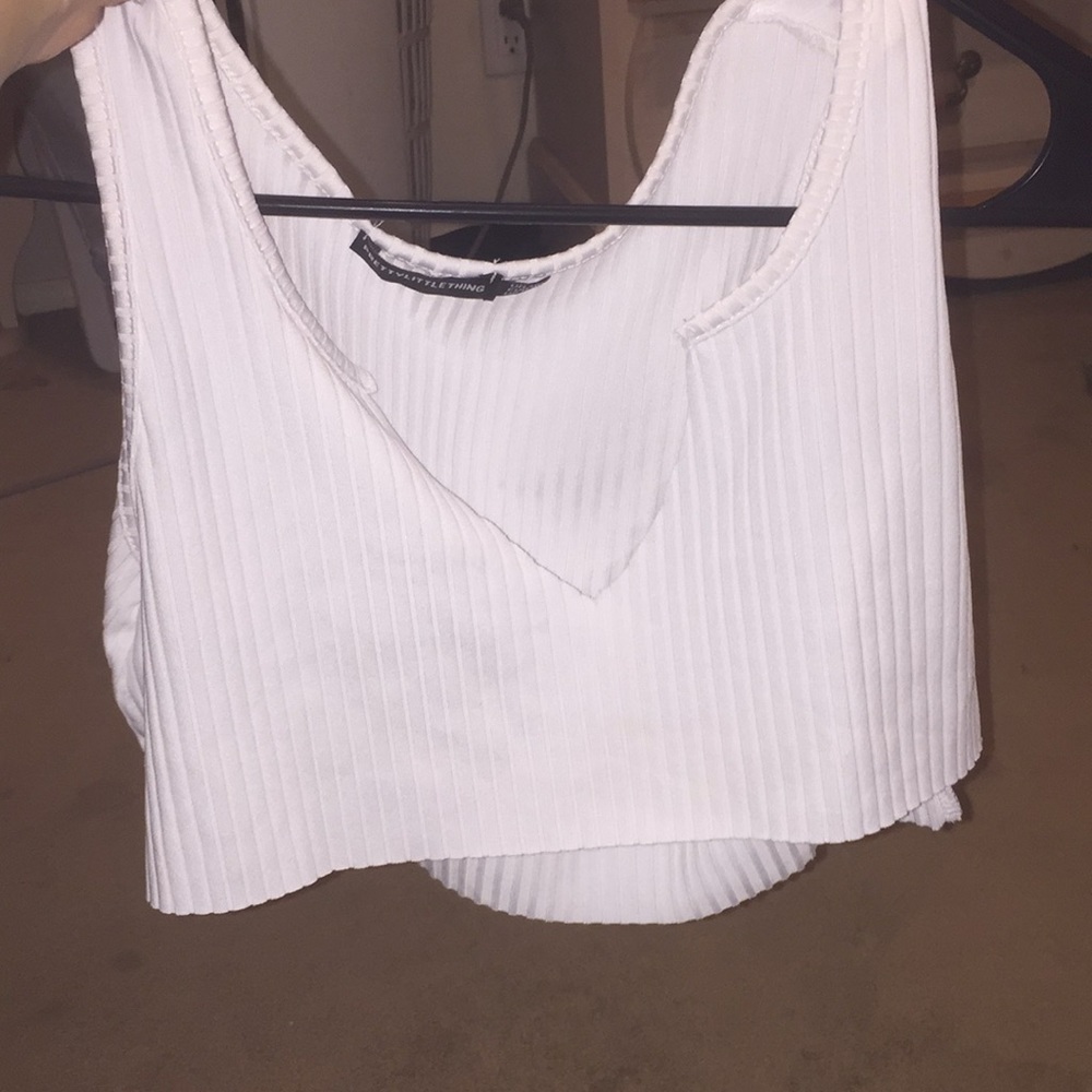 White v neck crop top